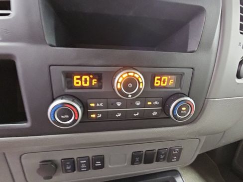 Used 2017 Nissan NV 3500 SL RWD image 19
