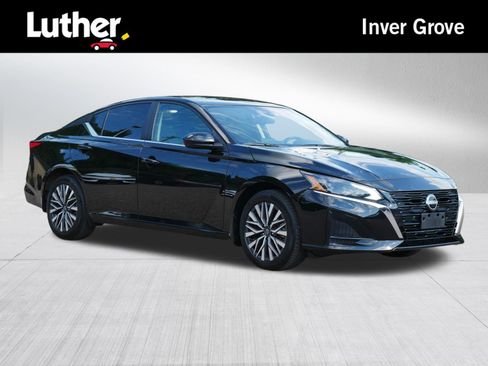 Certified 2023 Nissan Altima 2.5 SV w/ SV Premium Package AWD/4WD image 1
