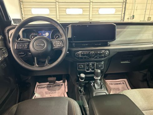 Used 2024 Jeep Wrangler Unlimited Sport AWD/4WD image 4