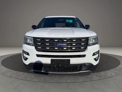 Used 2017 Ford Explorer XLT AWD/4WD image 2