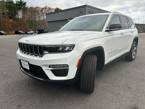New 2025 Jeep Grand Cherokee Limited w/ Luxury Tech Group II image 16