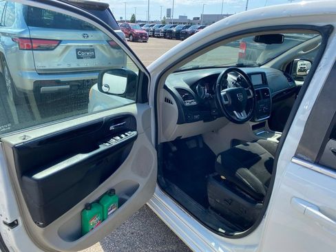 Used 2012 Dodge Grand Caravan Crew w/ Entertainment Group 1 FWD image 14