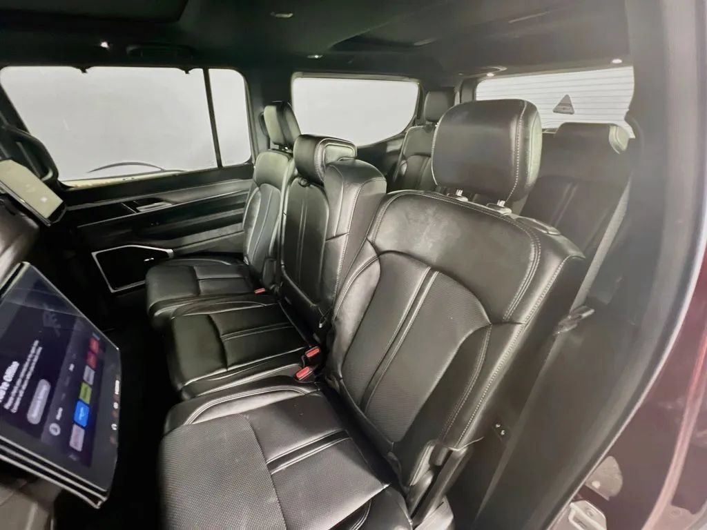 Used 2024 Jeep Wagoneer Series II w/ Convenience Group I AWD/4WD image 27