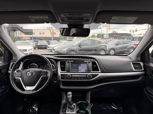 Used 2018 Toyota Highlander XLE w/ Protection Package #3 AWD/4WD image 37