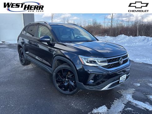 Used 2024 Volkswagen Taos SEL image 1