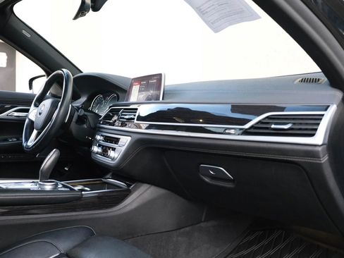 Used 2019 BMW 750i 750i Sedan 4D w/ M Sport Package image 29