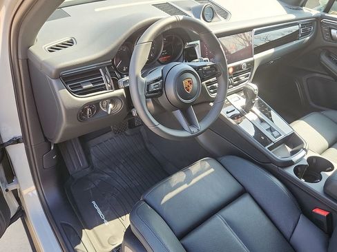 New 2026 Porsche Macan image 4