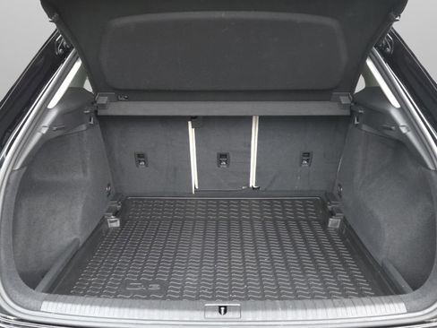 Used 2020 Audi Q3 2.0T Premium image 16