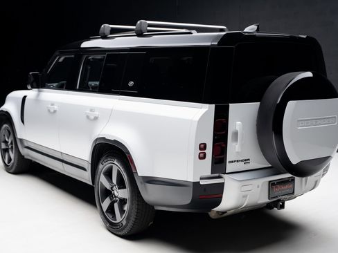 Used 2023 Land Rover Defender 130 SE image 26