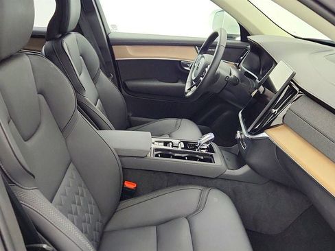 Used 2025 Volvo XC90 B6 Plus image 26