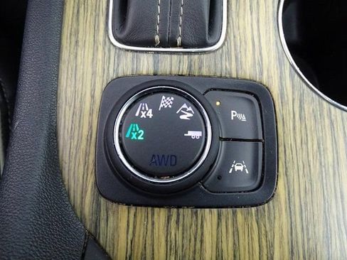 Used 2018 GMC Acadia Denali w/ Technology Package AWD/4WD image 33