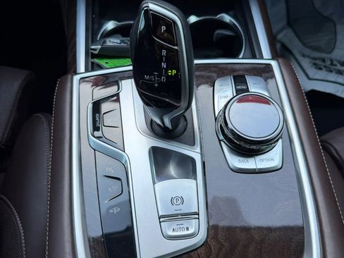 Used 2020 BMW 750i xDrive w/ Executive Package AWD/4WD image 25