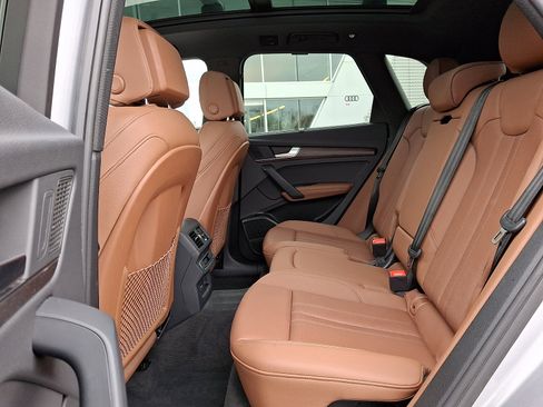 Certified 2025 Audi Q5 2.0T Premium Plus image 10