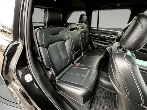 Used 2022 Jeep Grand Cherokee Overland AWD/4WD image 25