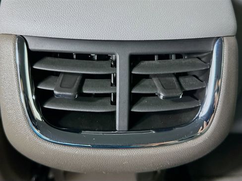 Used 2025 Chevrolet Malibu LT FWD image 24