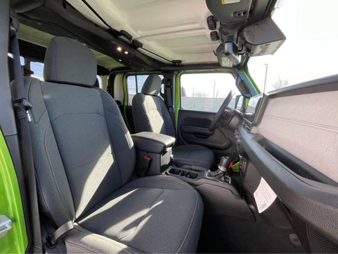 New 2025 Jeep Gladiator Sport image 27