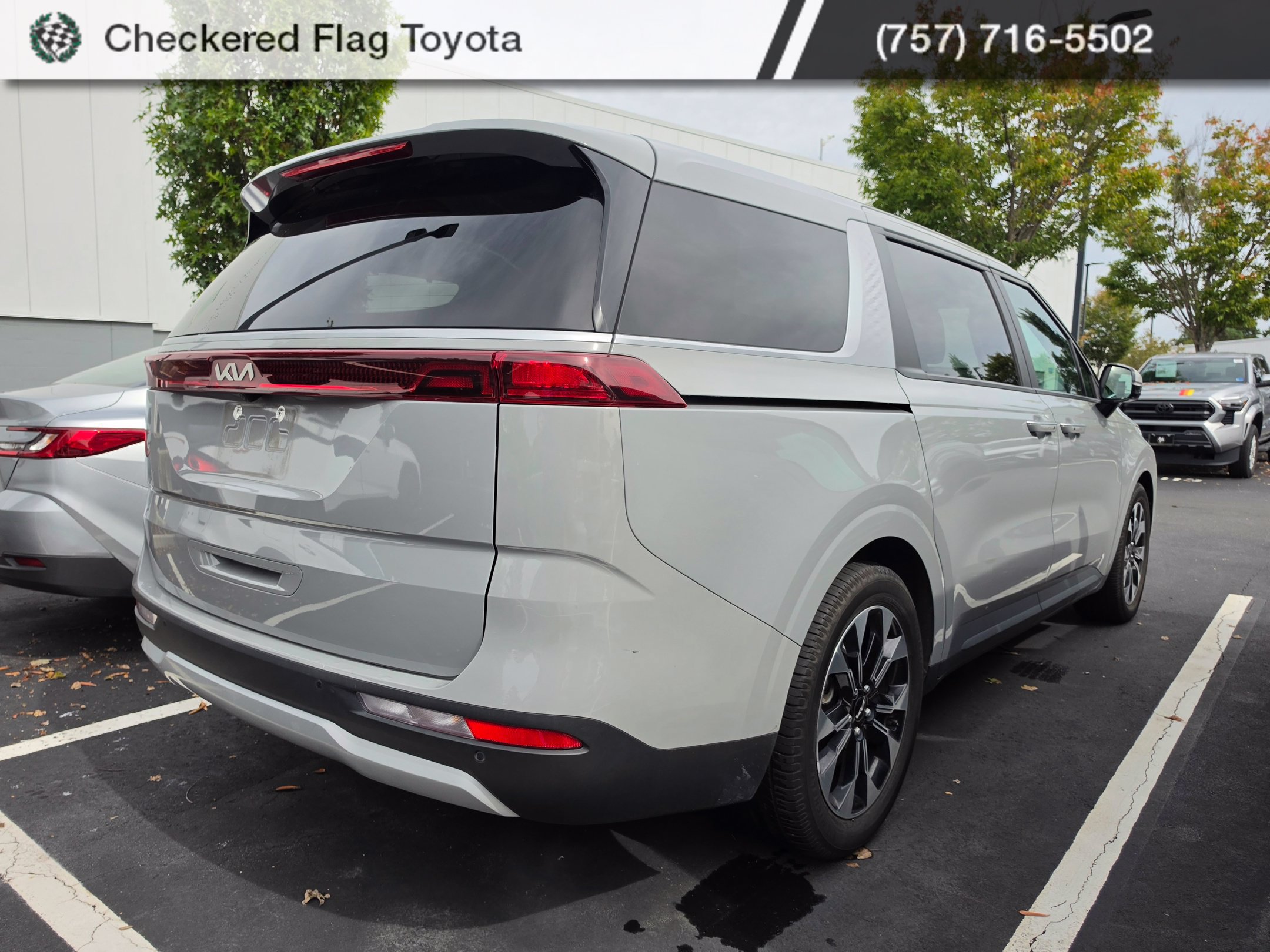 Used 2022 Kia Carnival EX FWD image 6
