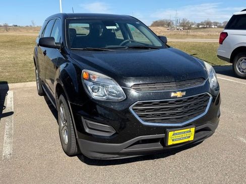 Used 2017 Chevrolet Equinox LS FWD image 3