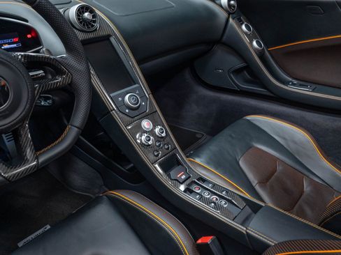 Used 2015 McLaren 650S Spider RWD image 16
