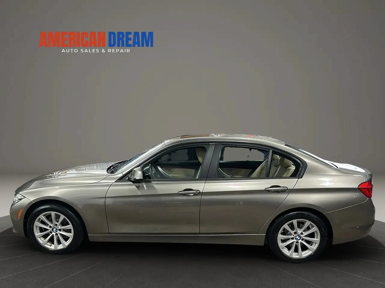 Used 2018 BMW 320i xDrive Sedan w/ Premium Package AWD/4WD image 2