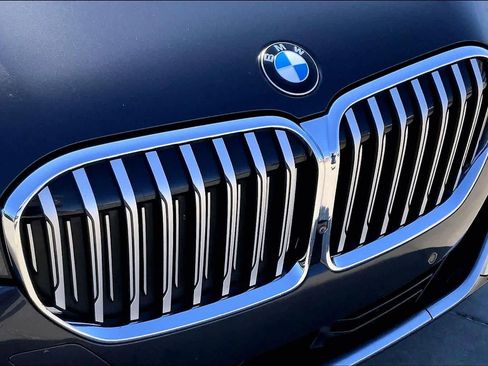 Used 2021 BMW 750i xDrive 750i xDrive w/ Luxury Rear Seating Package image 28