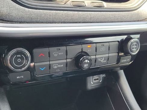 Used 2024 Jeep Compass Latitude AWD/4WD image 33