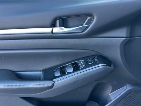 Used 2023 Nissan Altima 2.5 SV image 12