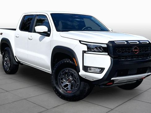 Used 2026 Nissan Frontier PRO-4X AWD/4WD image 3