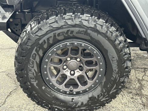 Used 2022 Jeep Wrangler Unlimited Rubicon w/ Xtreme Recon 35" Tire Package AWD/4WD image 12