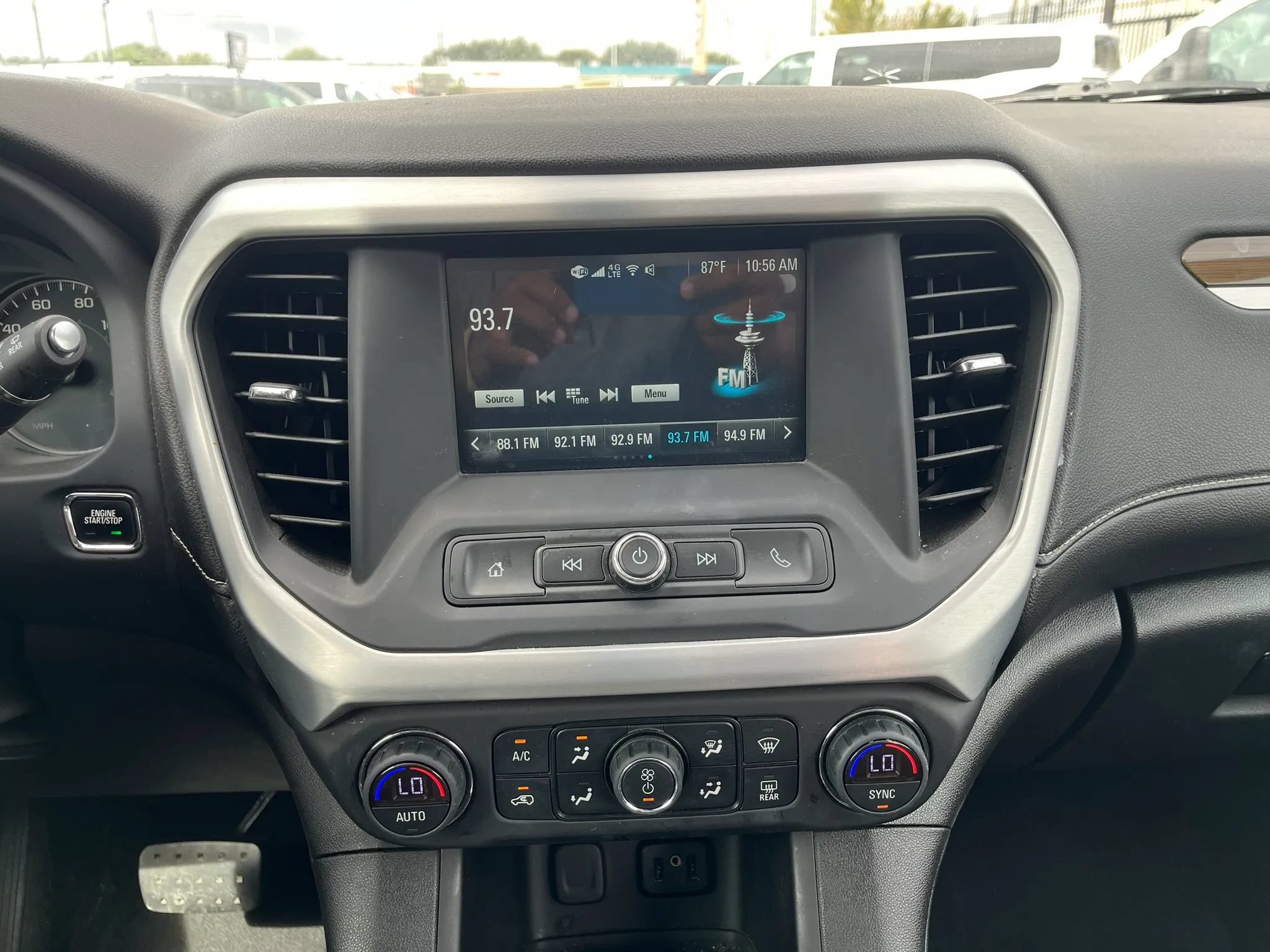 Used 2019 GMC Acadia SLE AWD/4WD image 42