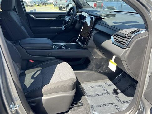 New 2025 GMC Acadia Elevation image 28