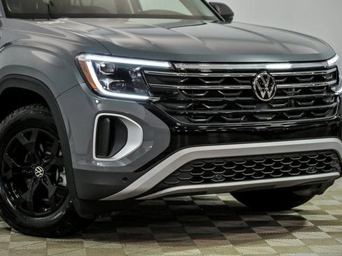 Certified 2025 Volkswagen Atlas Peak Edition SE image 2