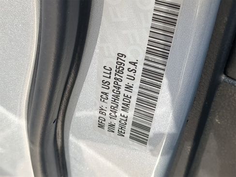 Used 2023 Jeep Grand Cherokee Altitude image 34