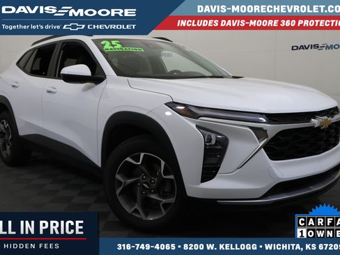 Used 2025 Chevrolet Trax LT FWD image 1