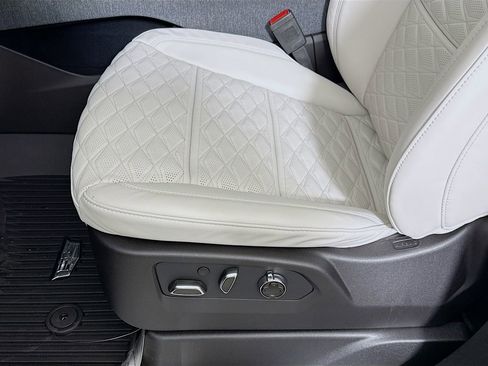 New 2026 Cadillac Escalade Platinum Luxury w/ LPO, Floor Liner Package AWD/4WD image 20