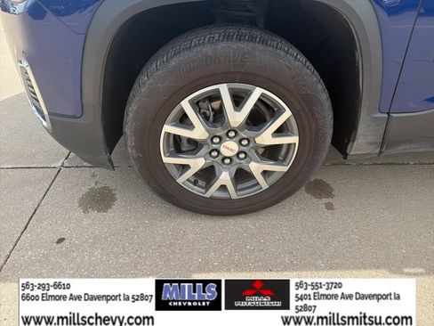 Used 2023 GMC Acadia SLT w/ Preferred Package FWD image 9