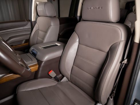 Used 2019 GMC Yukon XL Denali w/ Denali Ultimate Package RWD image 5