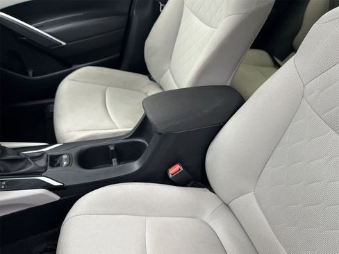 Used 2023 Toyota Corolla Cross L image 32