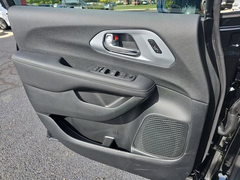 New 2026 Chrysler Pacifica Limited w/ S Appearance Package image 32