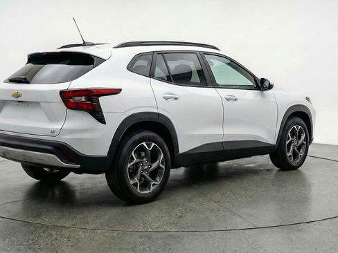 Used 2025 Chevrolet Trax LT FWD image 9