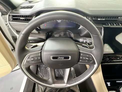 Used 2023 Jeep Grand Cherokee L Limited image 11