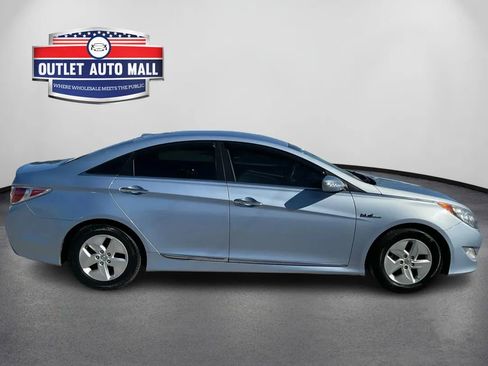 Used 2011 Hyundai Sonata Hybrid Sedan 4D image 2