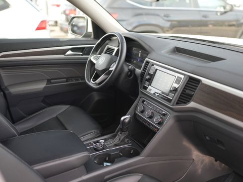 Certified 2022 Volkswagen Atlas SE image 16