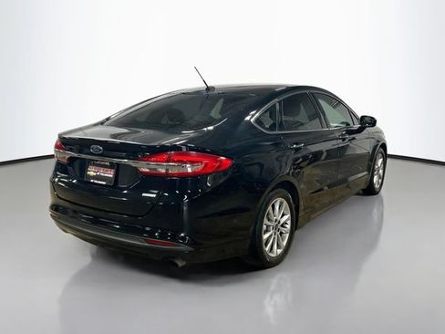 Used 2017 Ford Fusion SE w/ Fusion SE Technology Package FWD image 6