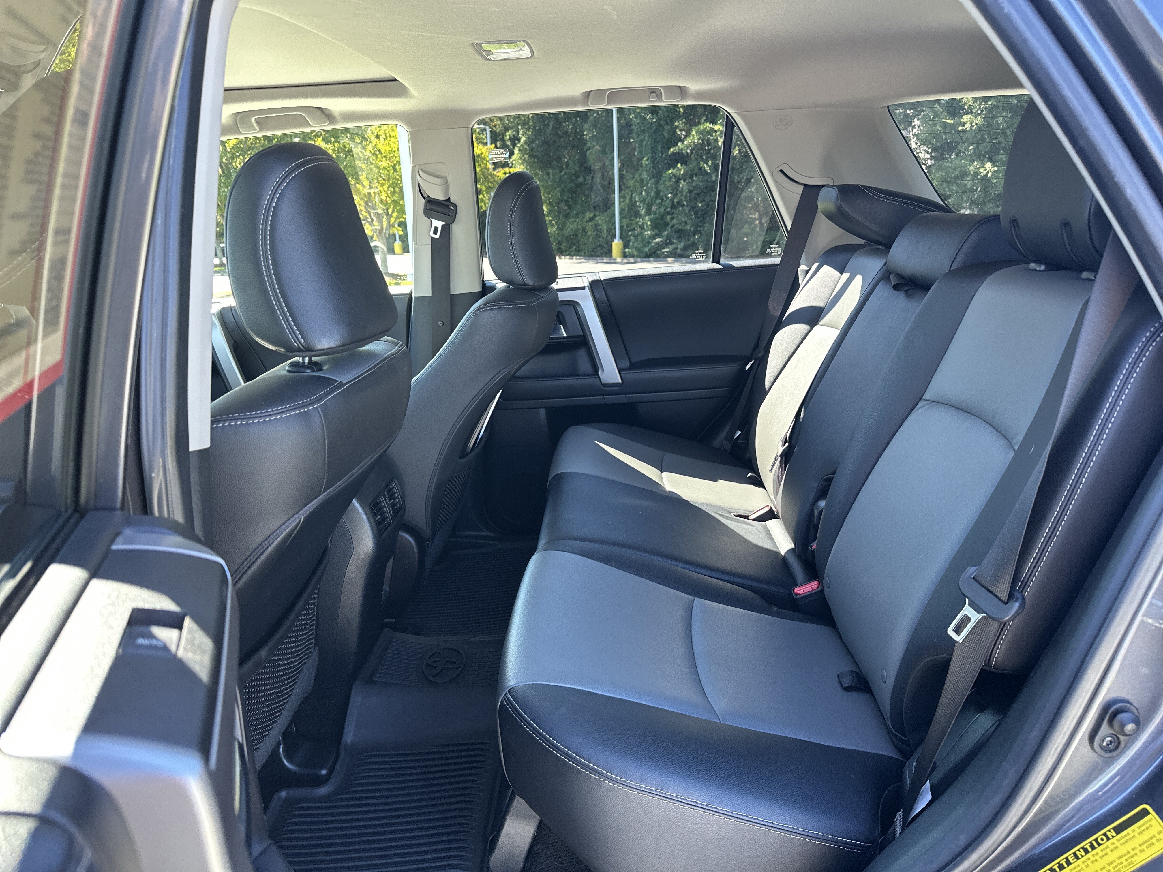 Used 2023 Toyota 4Runner SR5 Premium w/ Moonroof Package RWD image 31