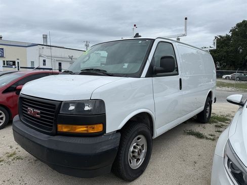 Used 2020 GMC Savana 2500 w/ Driver Convenience Package RWD image 3