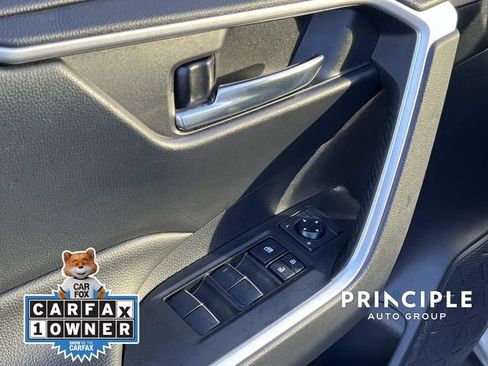 Used 2021 Toyota RAV4 XLE Premium image 12