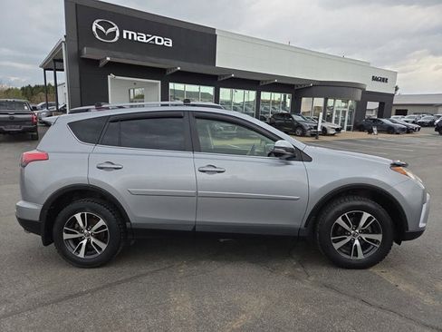 Used 2018 Toyota RAV4 XLE image 6