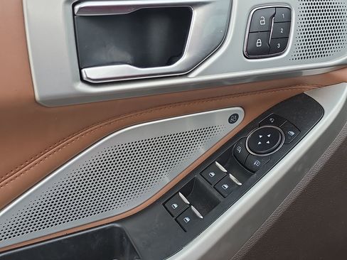 Used 2023 Ford Explorer King Ranch w/ Premium Technology Package image 13