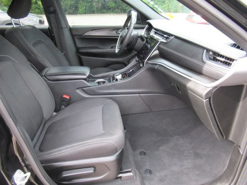 Certified 2025 Jeep Grand Cherokee L Laredo w/ Luxury Tech Group I RWD image 10